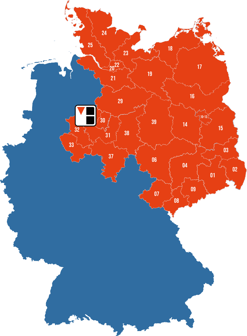 Eine Karte von Nord- und Ostdeutschland, die mit roten Markierungen die Postleitzahlenbereiche von 01 bis 39 zeigt.
